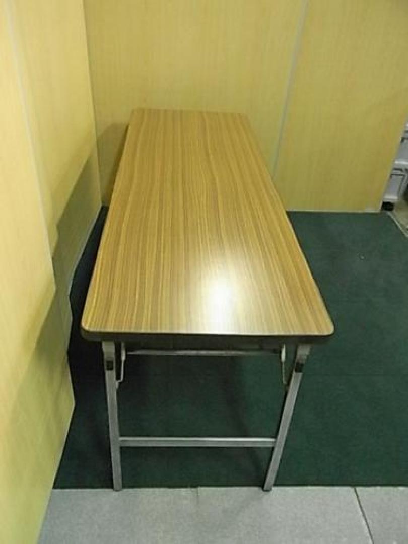 【若干キズあり折りたたみテーブル】■メーカー不明■幅1800ｍｍ　奥行き600ｍｍ　高さ700ｍｍ
                                    中古
            