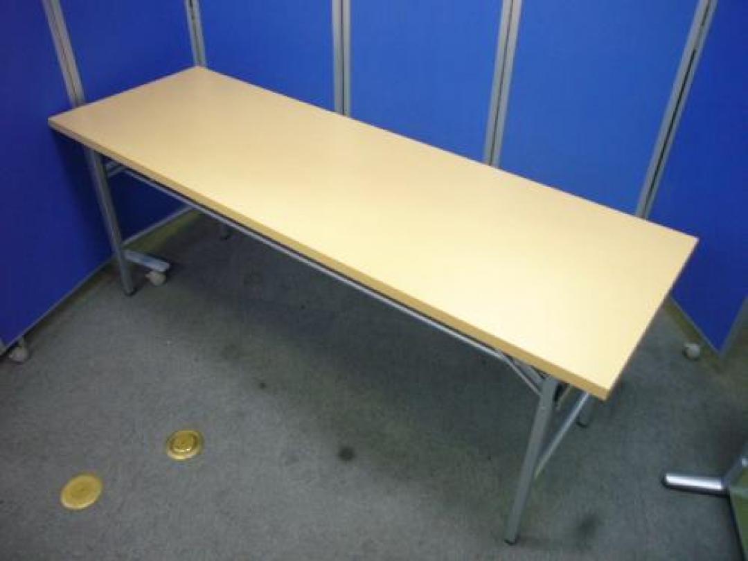 【最新入荷速報】折りたたみテーブル幅1800奥行き450 綺麗なナチュラル天板！使い勝手の良さが評判の折りたたみテーブルで御座います
                                    中古
            