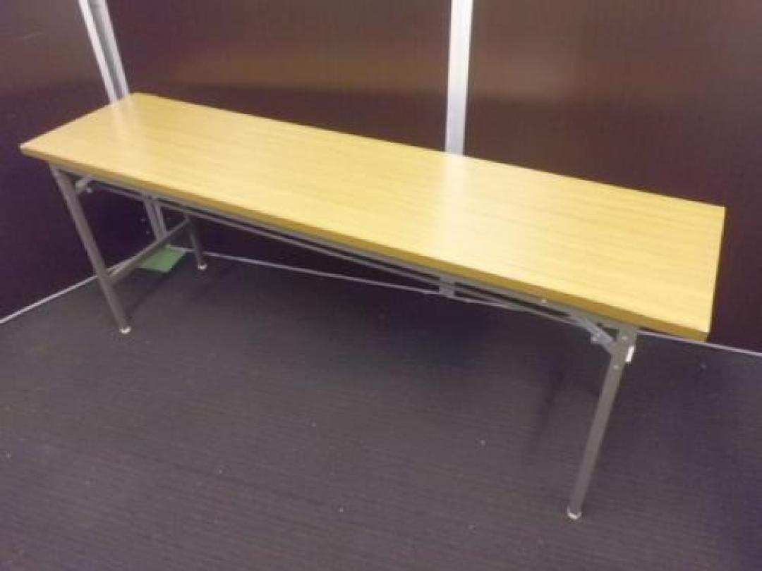 【￥３.１５０　使えればいいやシリーズ】　ＩＴＯＫＩ製　Ｗ１８００折り畳みテーブル　■　若干使用可、剥がれ有りの為オツトメ品です
                                    中古
            