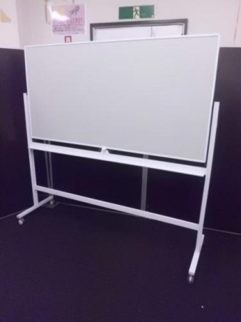 【￥１２.６００　使えればいいやシリーズ】　Ｗ１８００自立式両面ホワイトボード　■　部材不足の為、オツトメ品
                                    中古
            