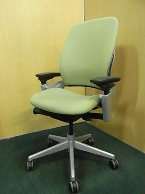 中古】リープHD Steelcase/スチールケース 肘付ハイバックチェア 78554 - 中古オフィス家具ならオフィスバスターズ