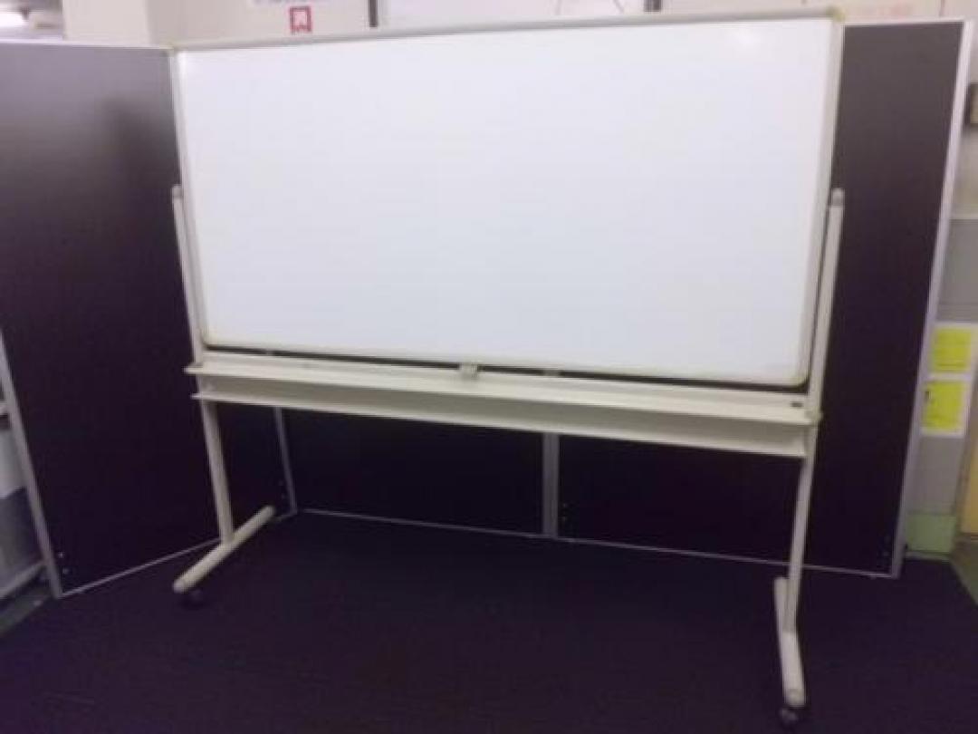 【￥１３.６５０　使えればいいやシリーズ】　内田洋行製　自立式両面ホワイトボード　■　若干使用感有りの為オツトメ品
                                    中古
            