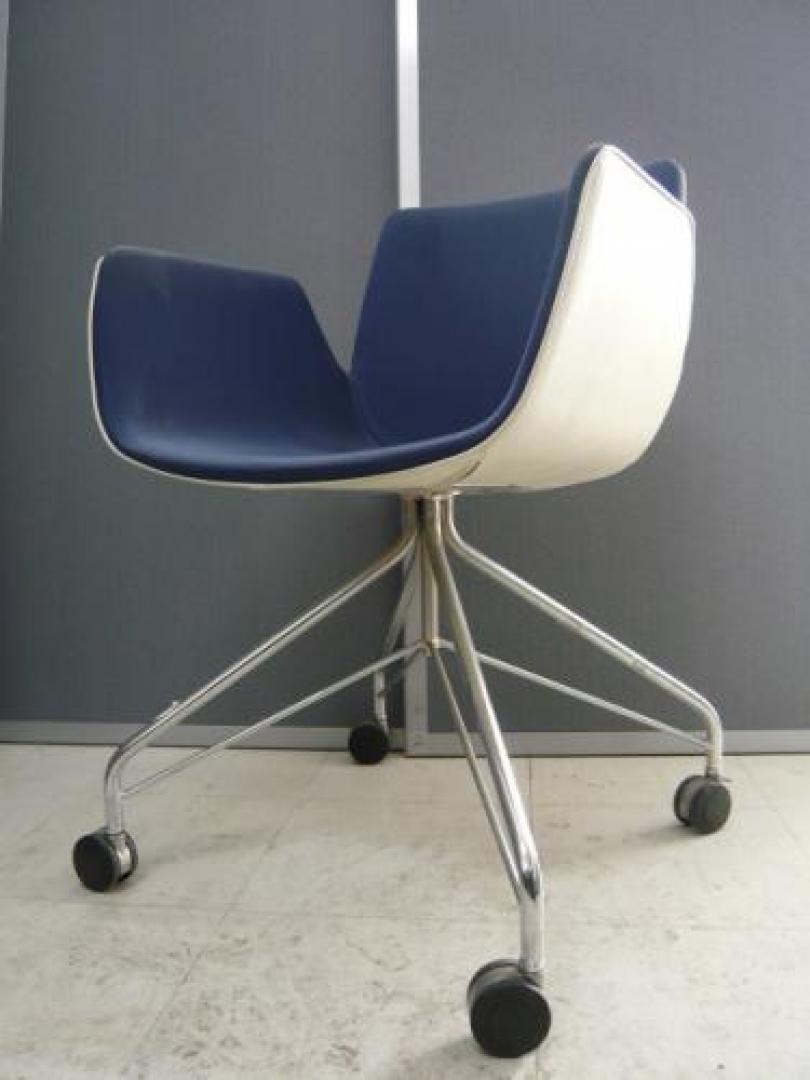 ■内田洋行製■【ミーティングチェア】　テラコッタ■ブルー【会議チェア】
                                    中古
            