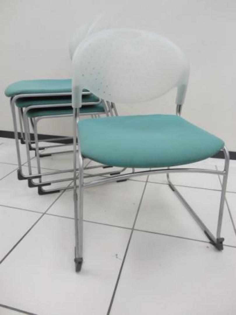 ITOKI製　スタッキングチェア４脚セット　MANOSS/マノスシリーズ　【セット商品】【会議チェア】
                                    中古
            