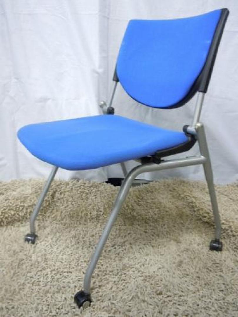 【残り2脚のため特別価格】okamura製　プロスタックシリーズ　ミーティングチェア　■ネスティングチェア　ブルー　■背パッドタイプ　■8140FZ【会議チェア】
                                    中古
            