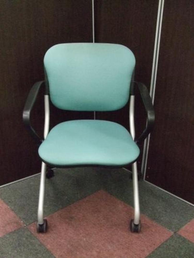 【中古希少！】■オカムラ製　Torshonシリーズ　ネスティングチェア■【肘付きです】■【会議チェア】
                                    中古
            