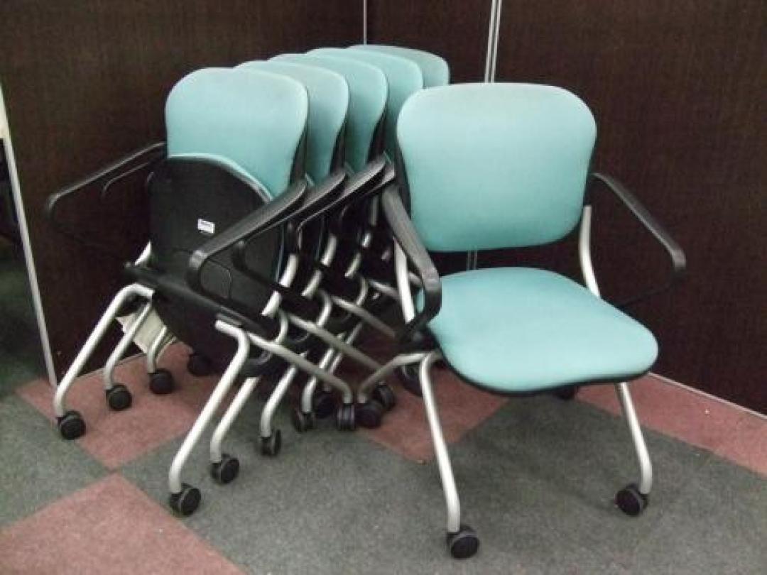 特別価格!!【セット商品】■オカムラ製　Torshonシリーズ　ネスティングチェア■【肘付きです】■セット価格■使用感有りの為、お安くご提供！【会議チェア】
                                    中古
            