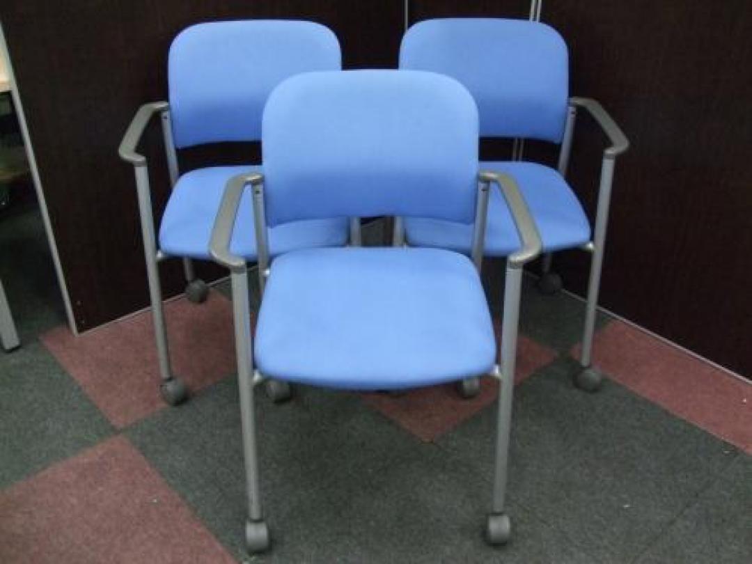 【状態良好品】■KOKUYO製　ミーティングチェアセット■【肘付きです】■鮮やかなブルー！■【会議チェア】
                                    中古
            