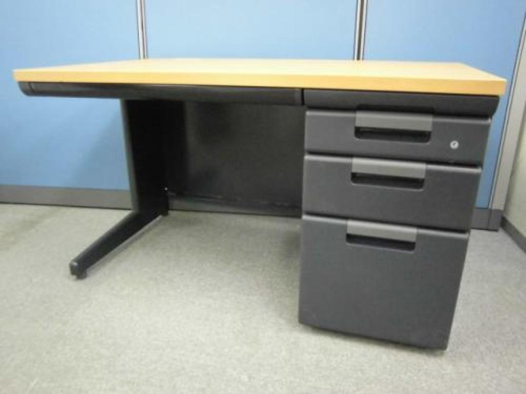 【鍵2本付き】　プラス製Ｗ1200　片袖机　　■ブラック/チーク
                                    中古
            