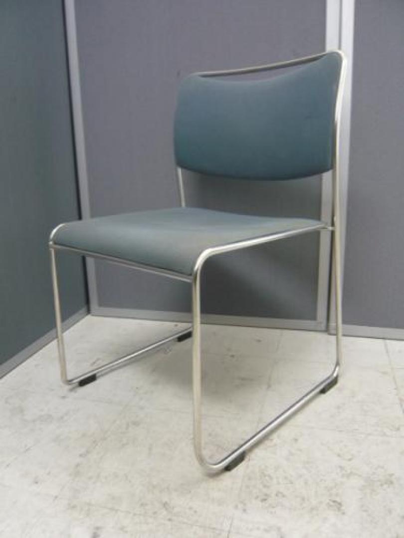 【2脚セット商品】■おつとめ品■【定番人気】ITOKI イトーキ　スタッキングチェア【会議チェア】
                                    中古
            