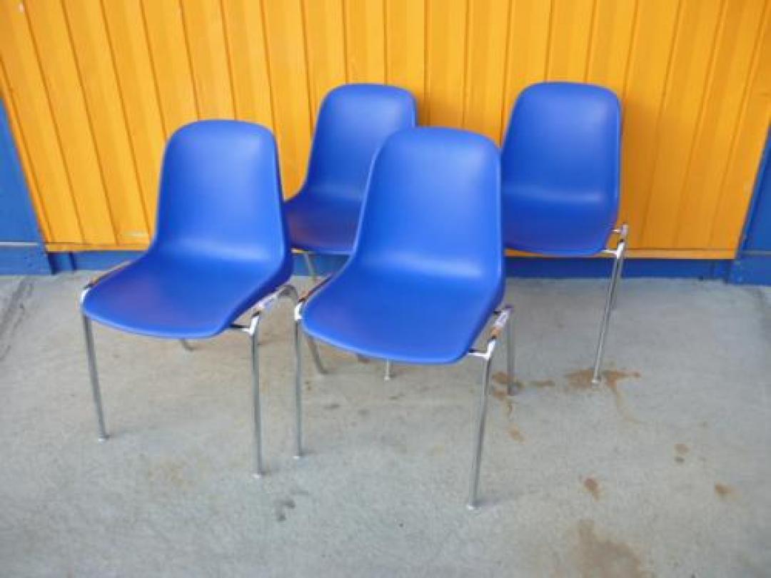 MOD ELENA製　スタッキングチェア　4脚セット【会議チェア】
                                    中古
            