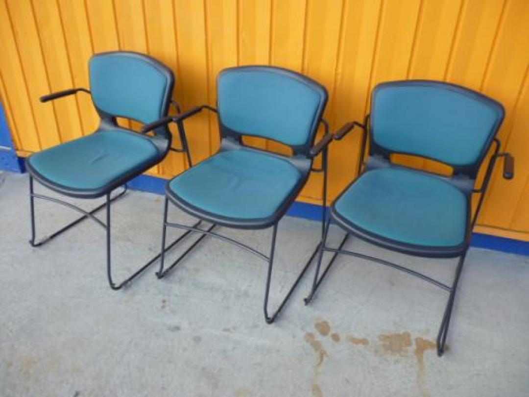 ミーティングチェア　3脚セット　ウチダ製　肘付【会議チェア】
                                    中古
            