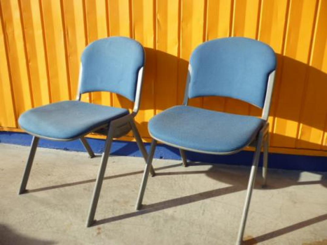 スタッキングチェア　2脚セット　ウチダ製【会議チェア】
                                    中古
            