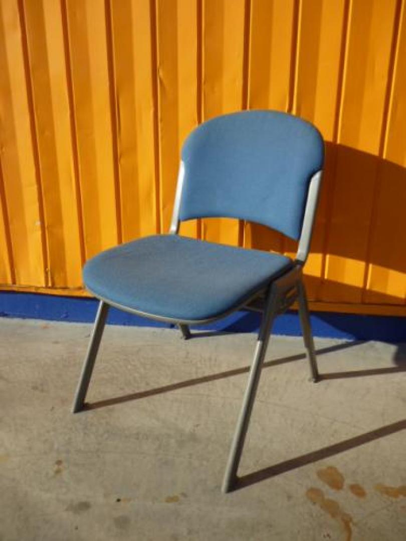 スタッキングチェア　ウチダ製【会議チェア】
                                    中古
            