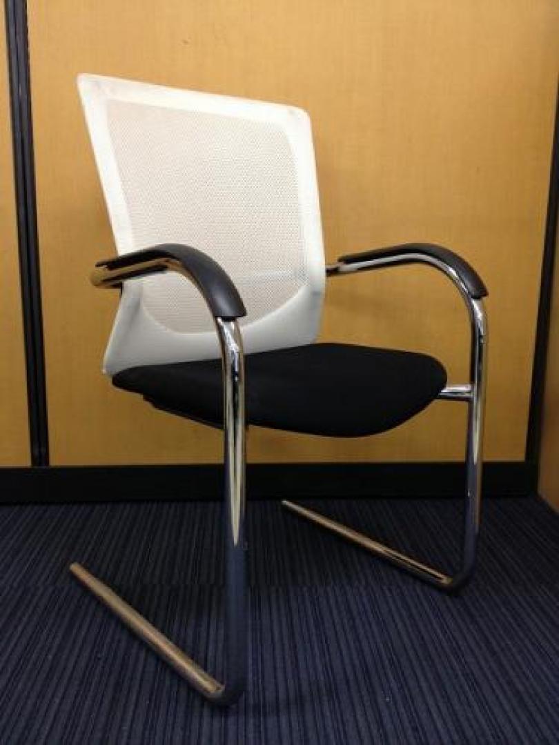 【￥4,999-｜4/23更新】【奇跡の価格4999円】<br>■限定1脚価格■メッシュのミーティングチェア■レジアシリーズ■【会議チェア】
                                    中古
            