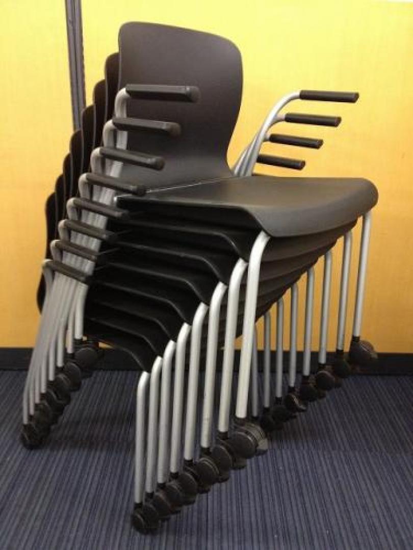 【2/22更新】■4脚セット■肘付キャスター付き■スタッキング可■アリーナCシリーズ■【会議チェア】
                                    中古
            