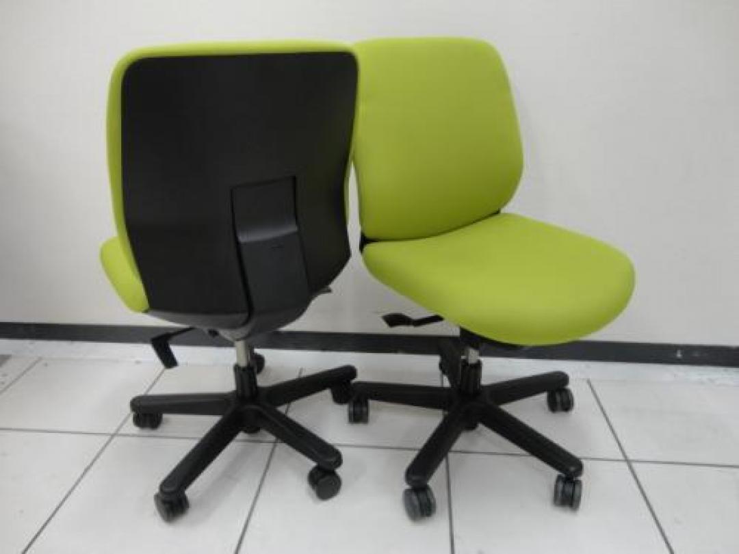 ITOKI製　torte/トルテチェア モスグリーン色　２脚セット 【セット商品】【OAチェア】
                                    中古
            