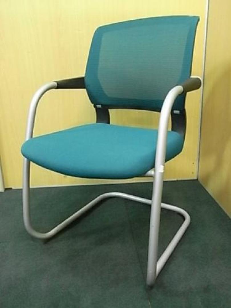 〜１脚限定〜【ミーティングチェアのご案内】■コクヨ製■シリーズ　サテリテ■色　グリーン【会議チェア】
                                    中古
            