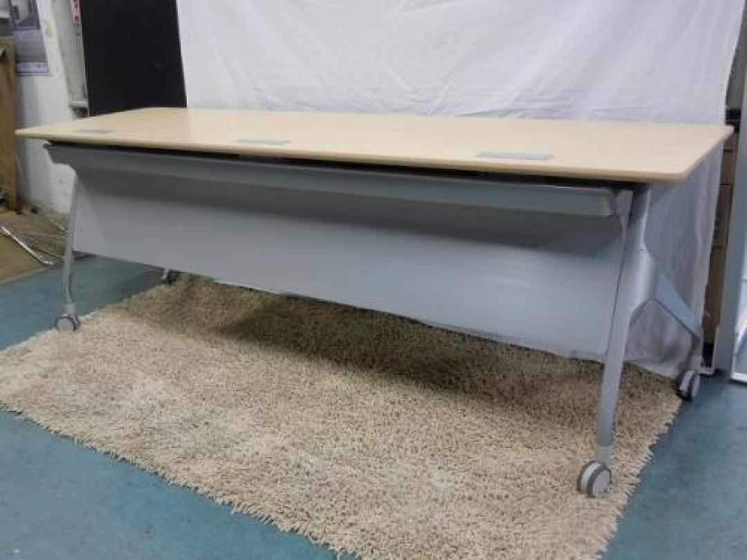 【状態良好】【4台入荷！】KOKUYO製　エピファイシリーズ　会議用テーブル　■サイドスタックテーブル　■幅2100mm　奥行き600mm ■配線キャップ付き ■幕板付き
                                    中古
            