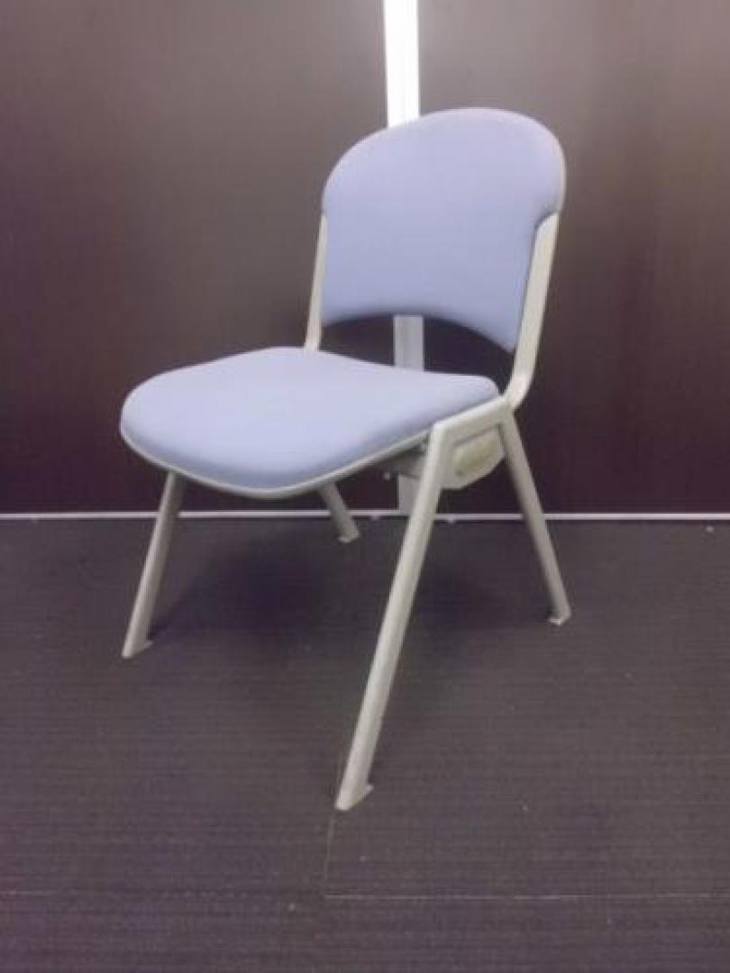 【残り２点特価シリーズ】　内田洋行製　スタッキングチェア 座面に若干傷あり【会議チェア】
                                    中古
            