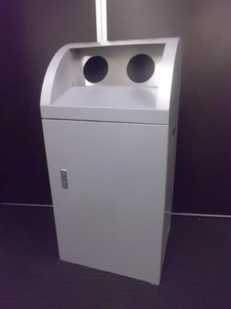 【残り１点特価シリーズ】　分別式　ダストボックス
                                    中古
            