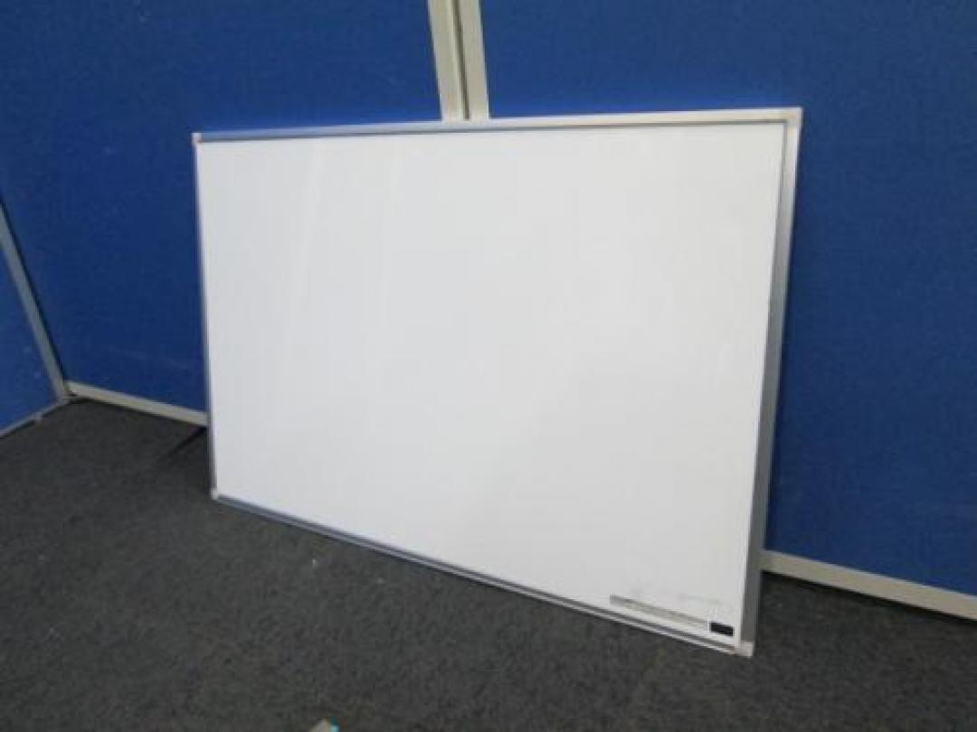【オフィスの定番　ホワイトボード】省スペース向け壁掛けタイプ　
                                    中古
            