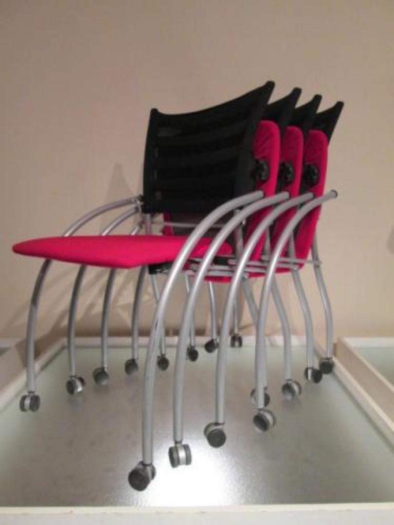 【状態良好】【メッシュチェア】【イトーキ製　プリエ2　ネスティングチェア】【業者クリーニング済み】【会議チェア】
                                    中古
            