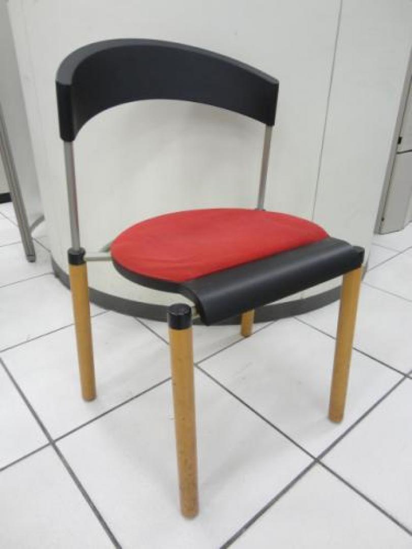 ■オカムラ製　スタッキングチェア【会議チェア】
                                    中古
            