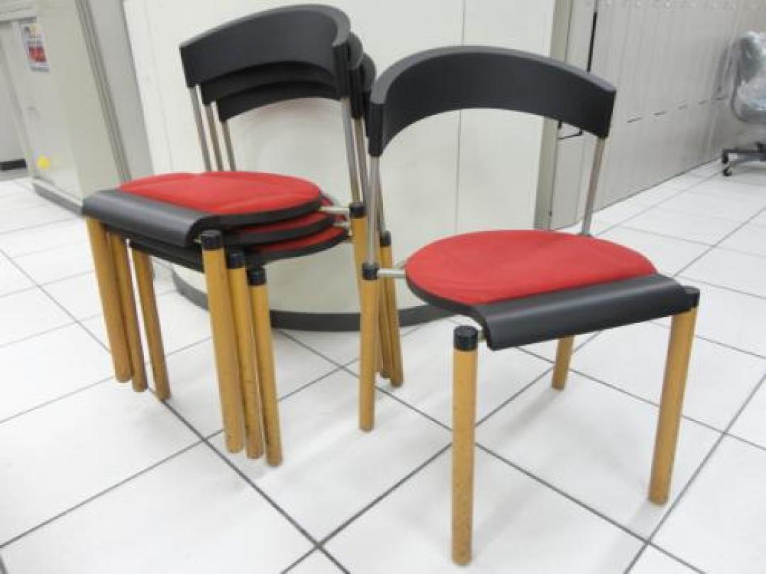 ■オカムラ製　スタッキングチェア４脚セット【セット商品】【会議チェア】
                                    中古
            