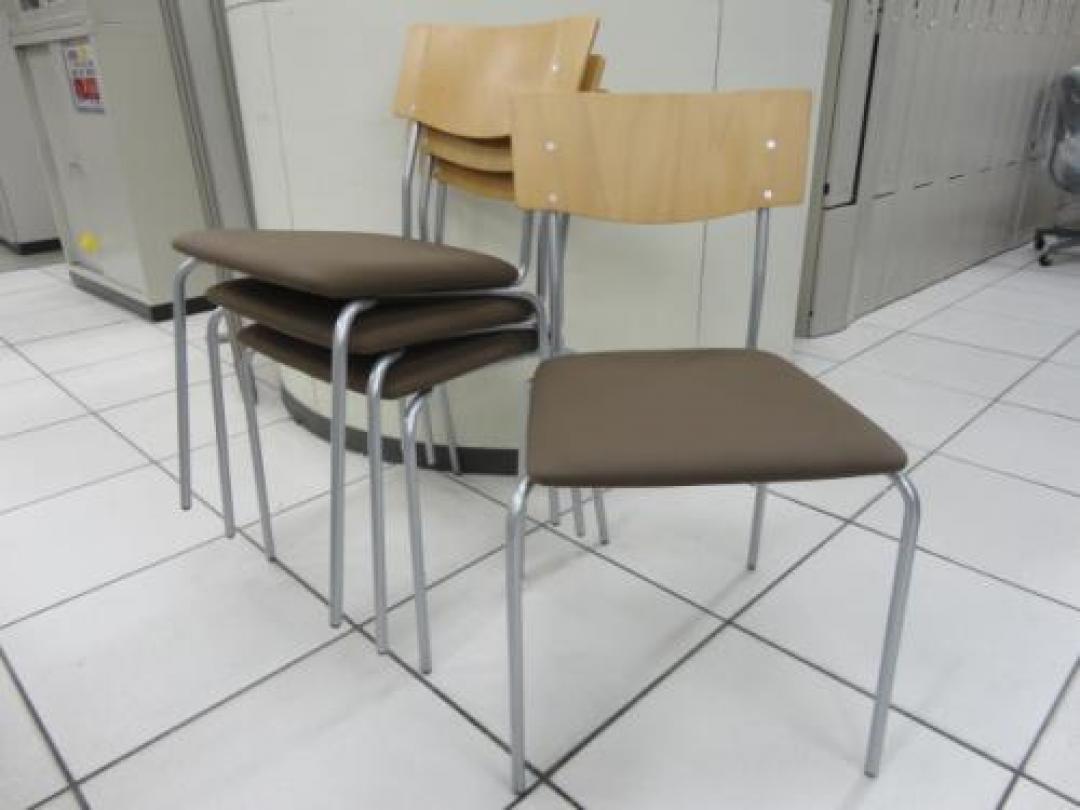 ■スタッキングチェア４脚セット　【セット商品】【会議チェア】
                                    中古
            