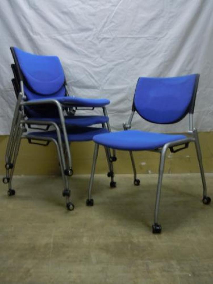 【4脚セット】【￥2100円お得】■　オカムラ製　okamura　■　プロスタックシリーズ　■　スタッキングチェア　■　人気のブルーカラー【会議チェア】
                                    中古
            