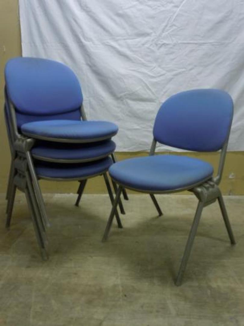 ■　オカムラ製　okamura　■　スタッキングチェア　　■　トーションラインシリーズ　■　淡い青色【会議チェア】
                                    中古
            