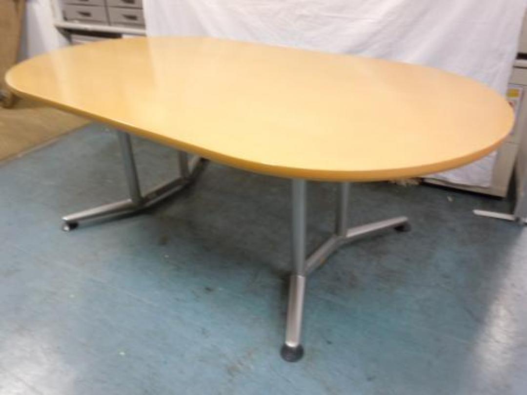 【希少商品】■　オカムラ製　ラティオシリーズ■　ミーティングテーブル　■　楕円形　■　※淵に少し傷あります
                                    中古
            