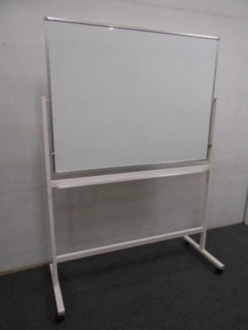 unknown　｜　脚付きホワイトボード　｜　無地両面　｜　サイズ　幅1200　奥行き-　高さ900　｜　状態良好です!!コンパクトサイズで人気です!!
                                    中古
            