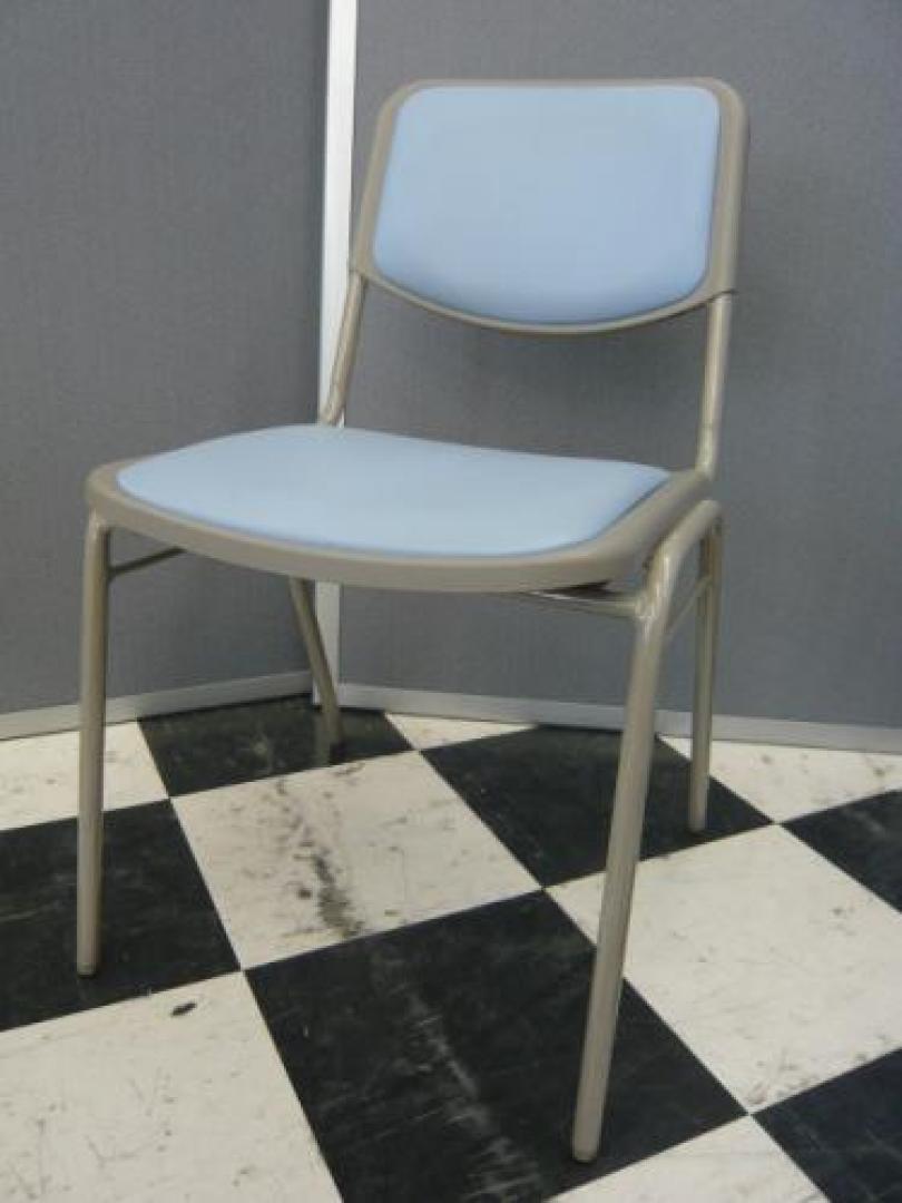 ■スタッキングチェア■人気のブルー【重ねて収納】【会議チェア】
                                    中古
            