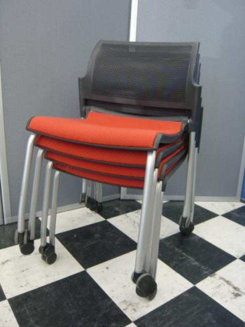 【4脚セット商品】■状態良好■内田洋行製スタッキングチェアが入荷■キャスター付きだから移動しやすい■スタッキングだから積み重ねもOK【会議チェア】
                                    中古
            