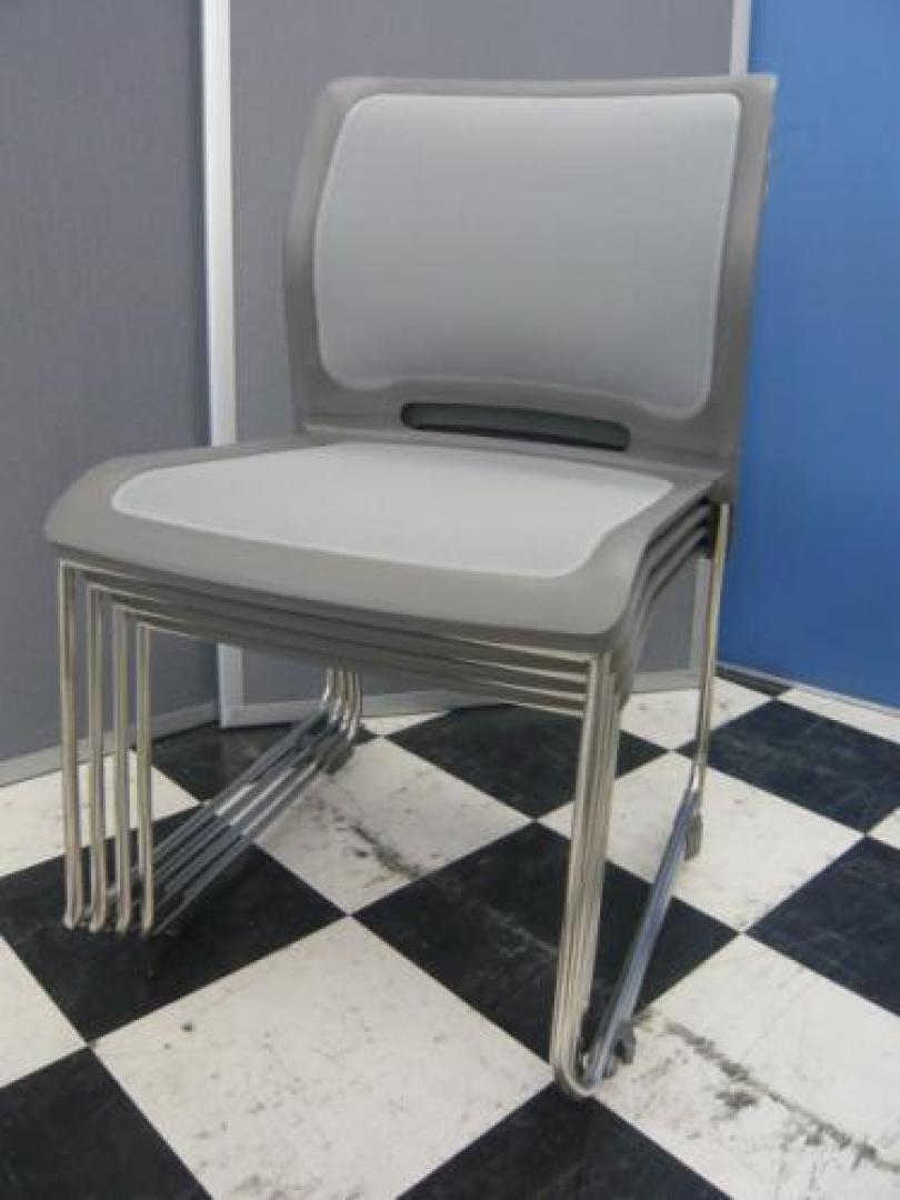 【４セット商品】◆状態良好◆コクヨ製スタッキングチェアが入荷■シンプルで使いやすいチェアです【会議チェア】
                                    中古
            