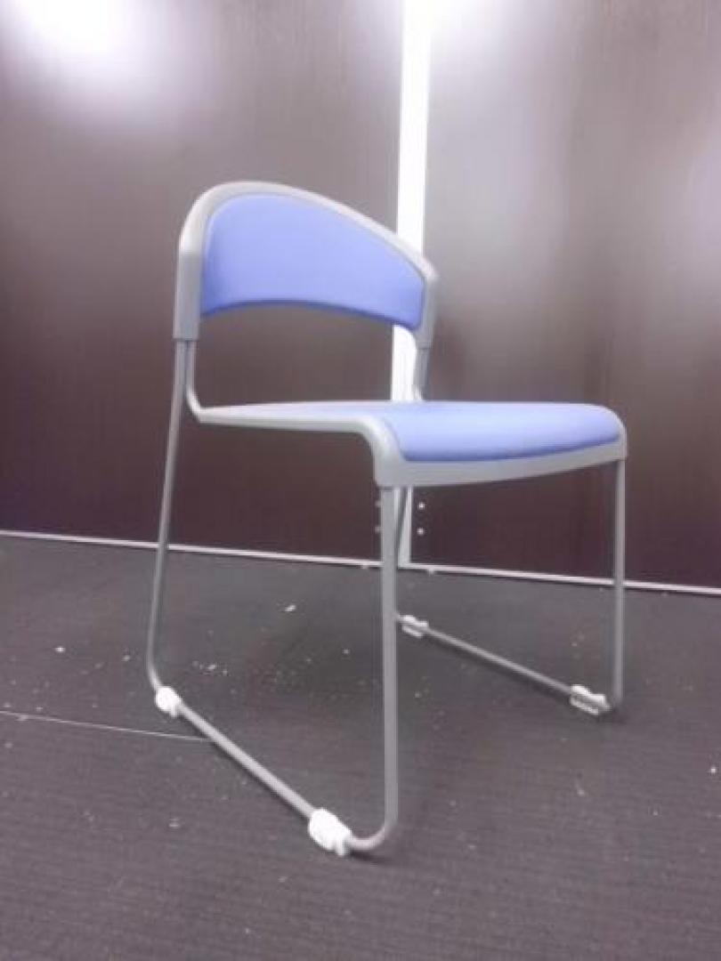 【￥２.５２０　揃いの在庫シリーズ】　内田洋行製　スクタッキングチェア　■　使用感有りの為、オツトメ品です【会議チェア】
                                    中古
            