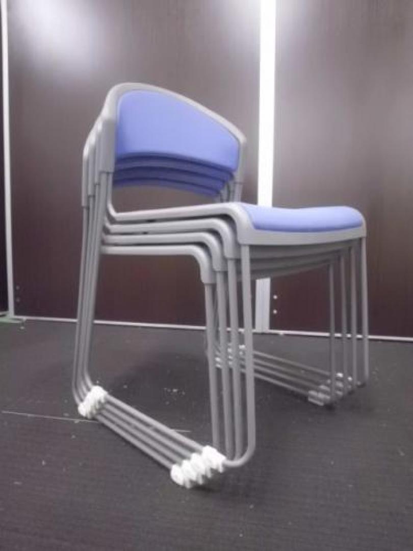 【￥８.４００　４点セット商品シリーズ】　内田洋行製　スタッキングチェア４脚セット　■　【セット商品】【会議チェア】
                                    中古
            