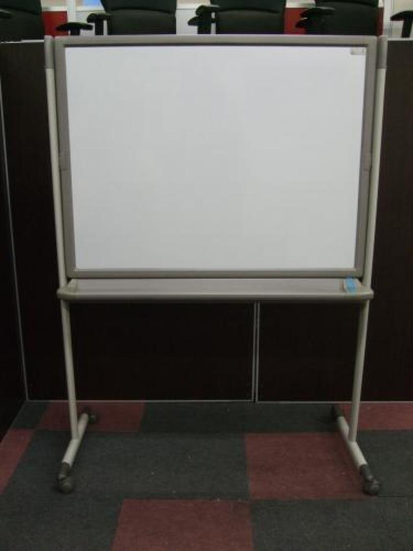 【人気商品】■オカムラ製　自立式ホワイトボード■【両面タイプ】■Ｗ1200■
                                    中古
            