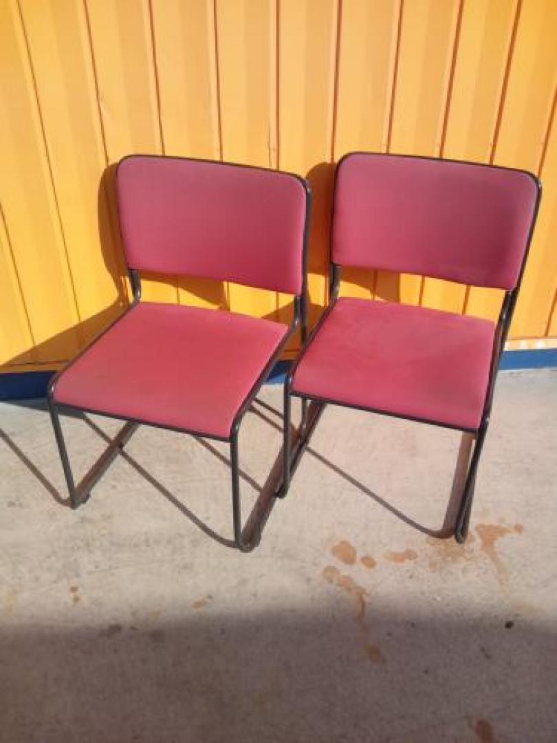 【セット商品】ライオン製　スタッキングチェア 2脚セット　レッドカラー【会議チェア】
                                    中古
            