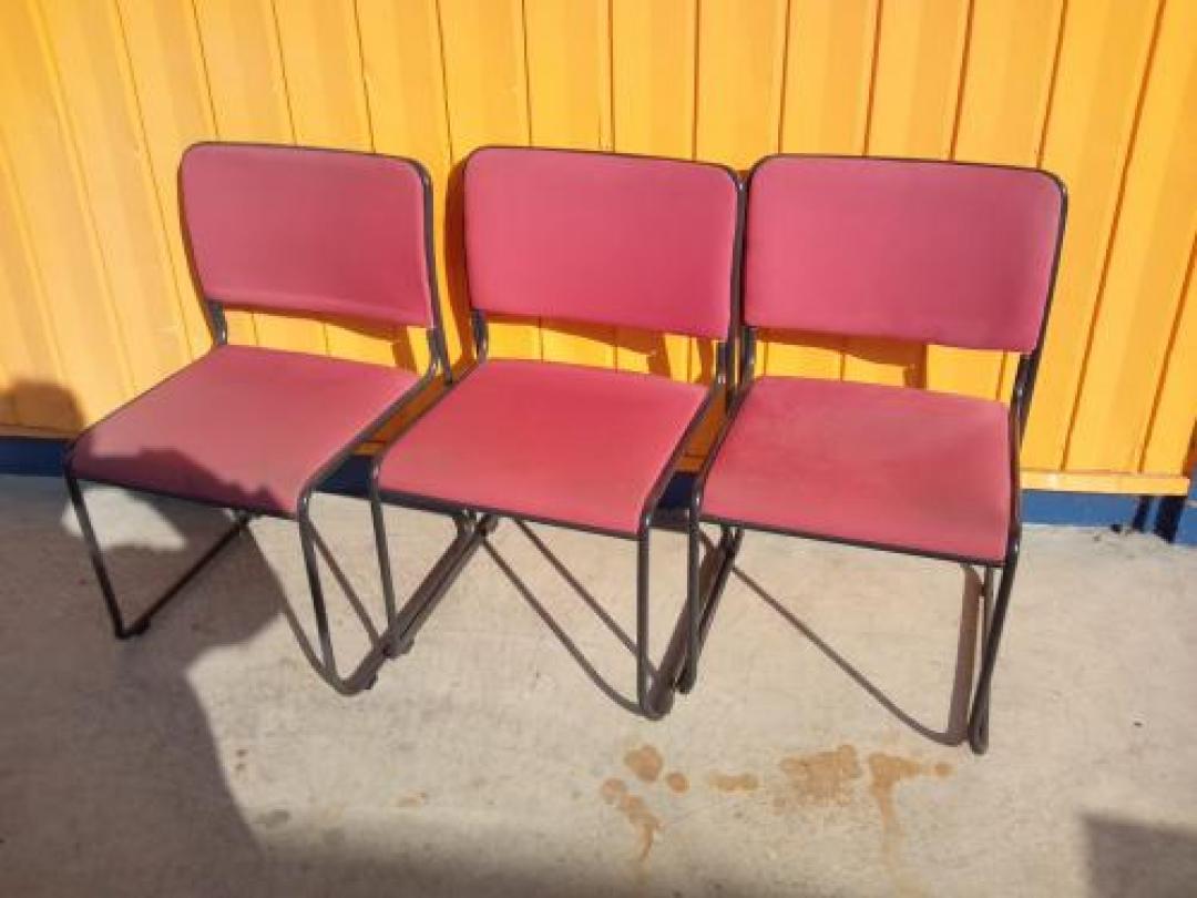 【セット商品】ライオン製　スタッキングチェア 3脚セット　レッドカラー【会議チェア】
                                    中古
            
