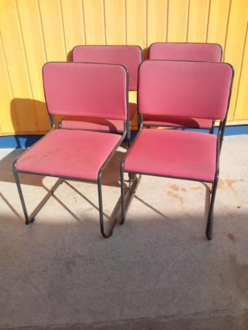 【セット商品】ライオン製　スタッキングチェア 4脚セット　レッドカラー【会議チェア】
                                    中古
            