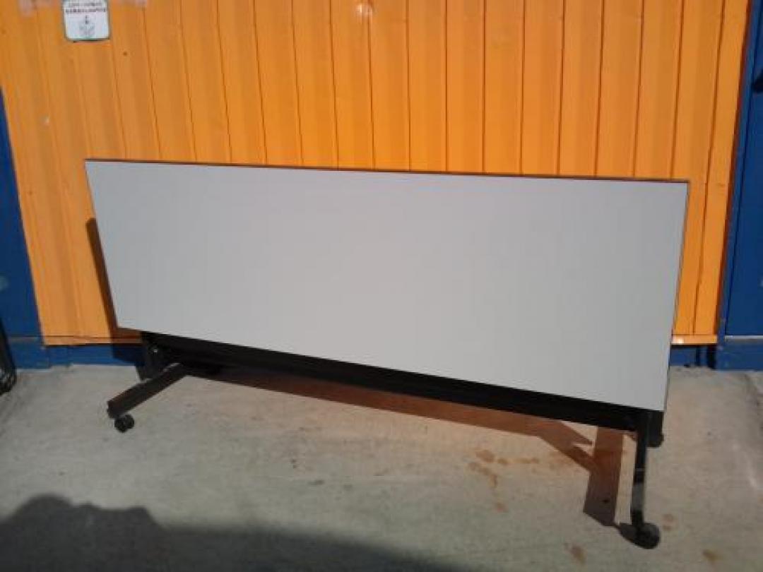 ライオン製　サイドスタックテーブルｗ1800　
                                    中古
            