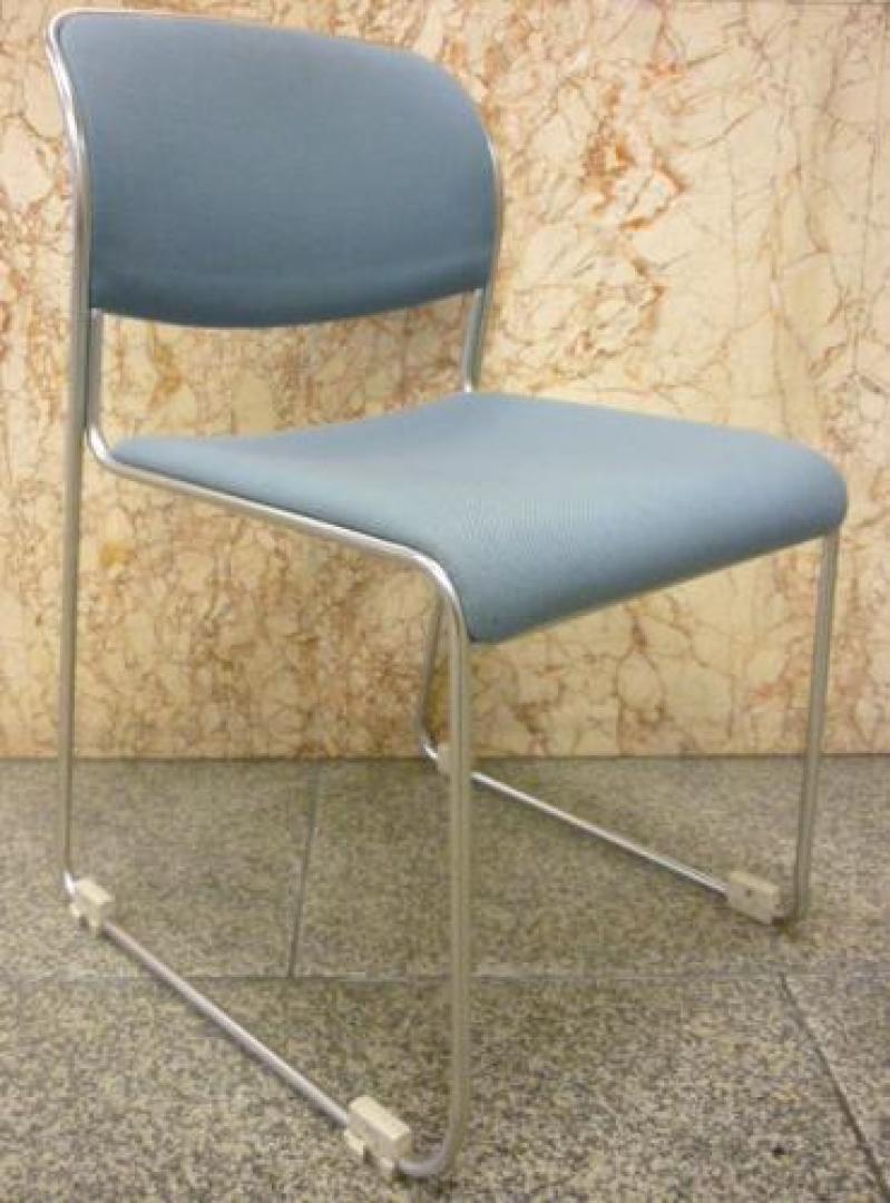 ■温もりのファブリック■　布張りスタッキングチェア【会議チェア】
                                    中古
            