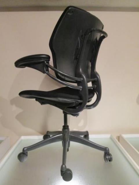 【中古】Freedom Chair Humanscale/ヒューマンスケール 肘付ローバックチェア 80119