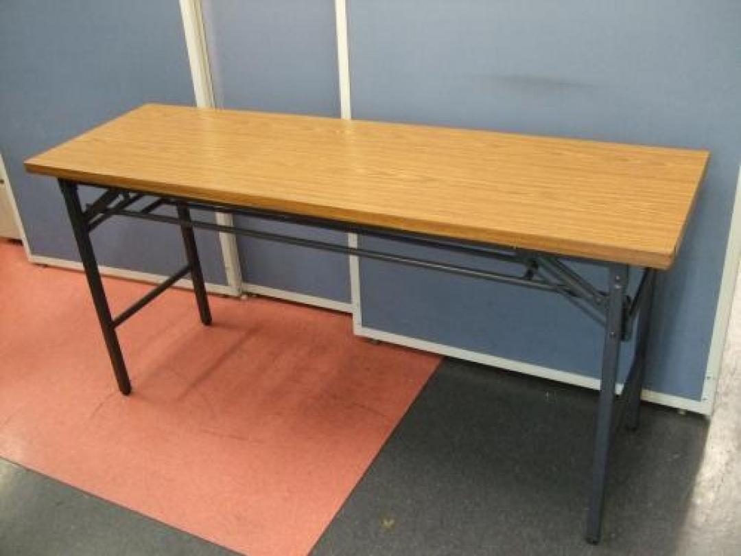 The　折りたたみテーブル　☆ごく普通の折りたたみテーブル☆
                                    中古
            