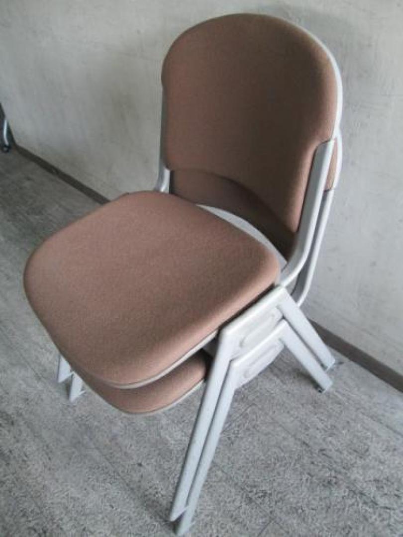 内田洋行　スタッキングチェア　ブラウン【会議チェア】
                                    中古
            