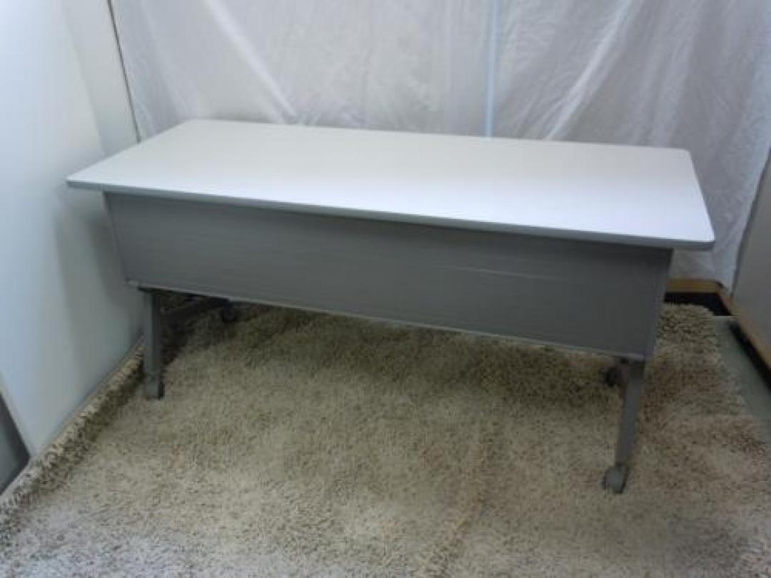 ■　イトーキ製　■　Ｗ1500　Ｄ600サイズ　■　幕板付き　■　１台限定
                                    中古
            