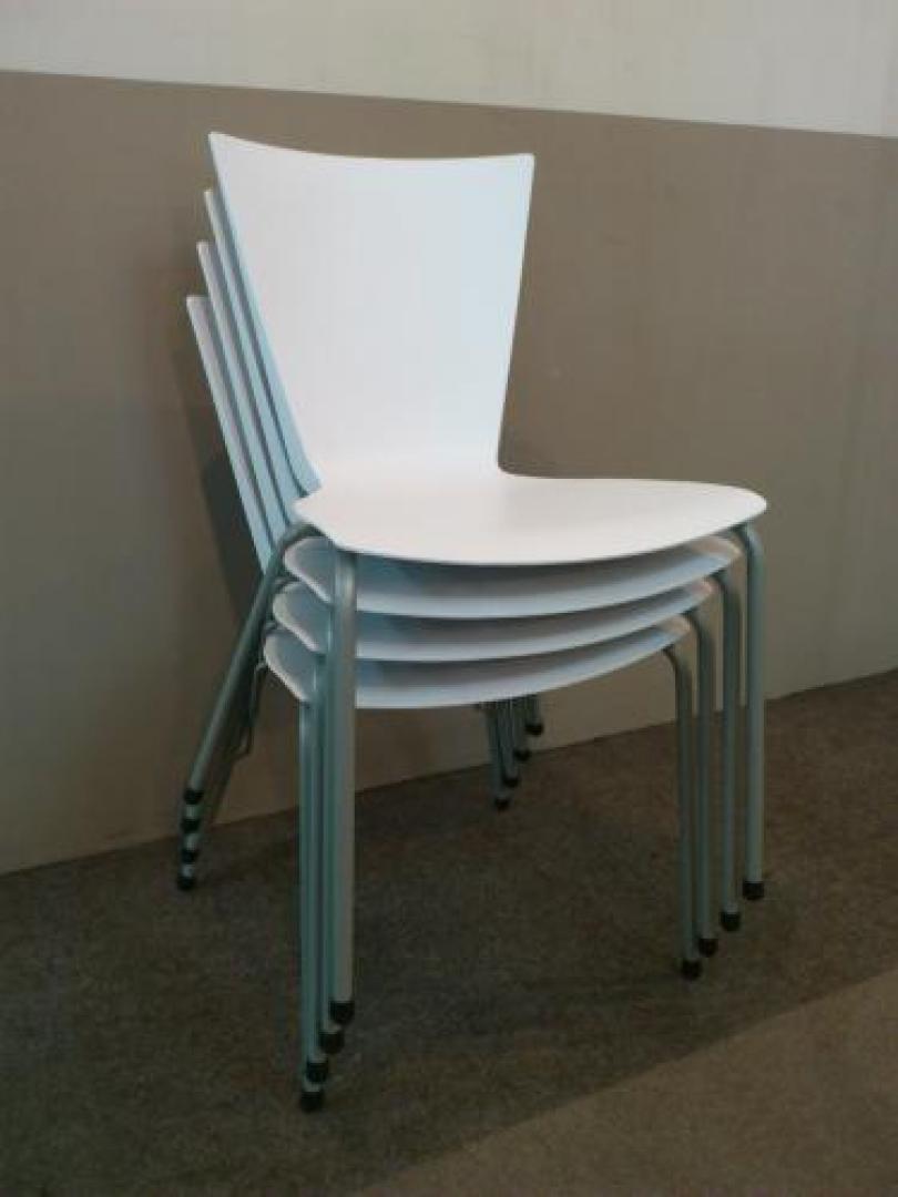 ■新古品　■タリス：スタッキングチェア４脚セット　京都、滋賀の起業様必見です【会議チェア】
                        
                                    新古品
            